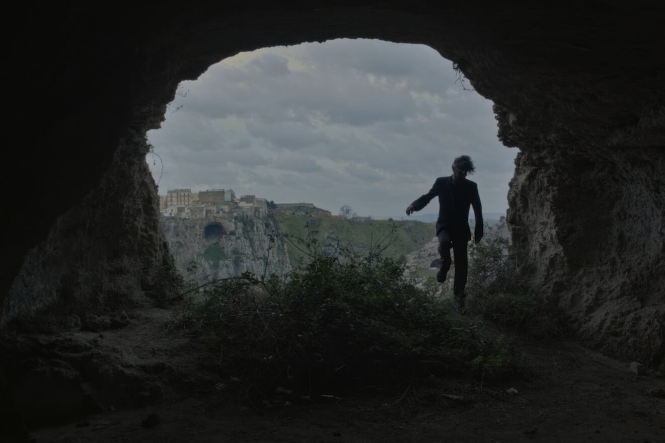 La gruta continua, de Julián D'Angiolillo