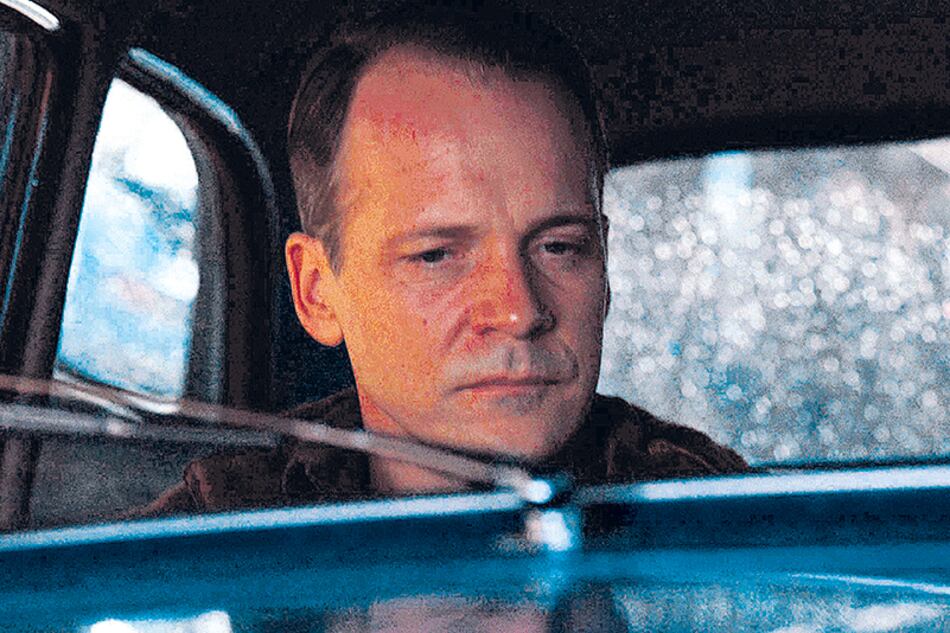 Peter Sarsgaard encarna a Frank Olson en los momentos de ficción de la miniserie documental Wormwood.