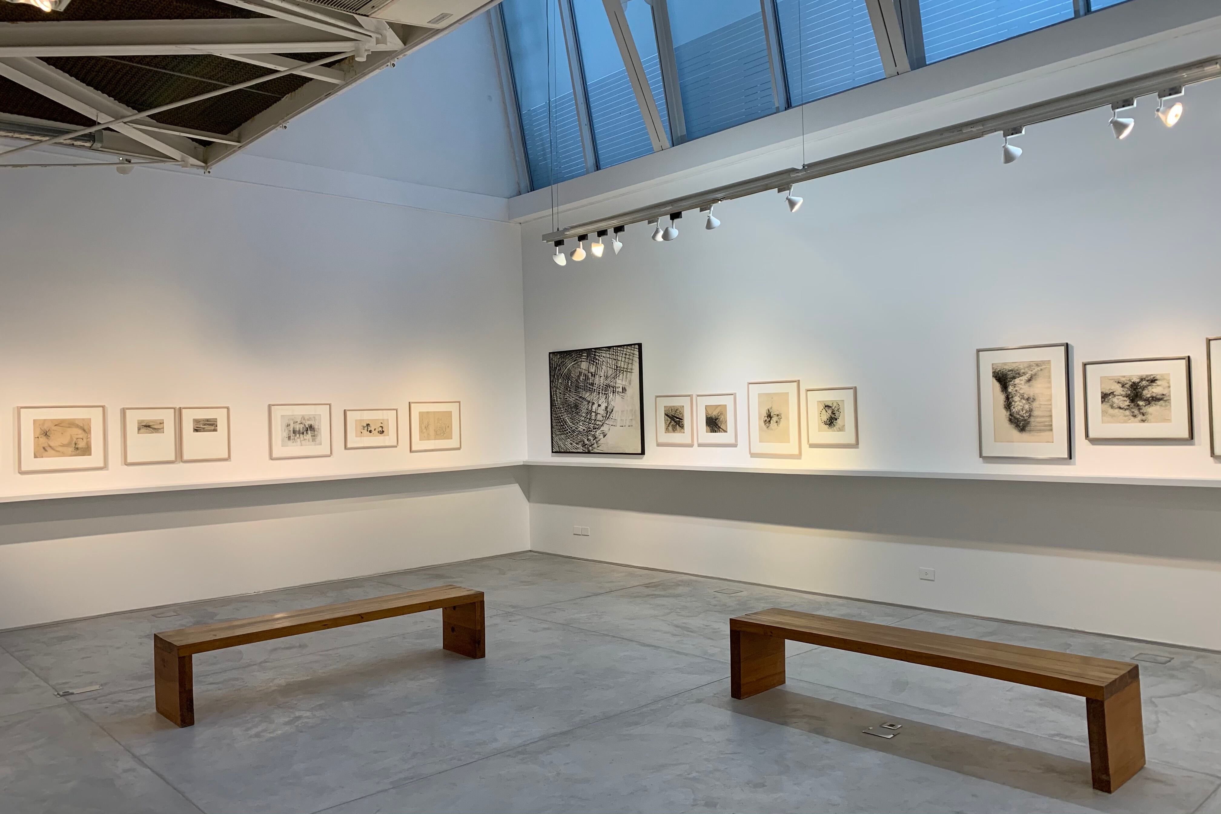 Vista parcial de la muestra de Robirosa. Foto 2: Dibujo de Robirosa de 1956; 32x42 cm. Foto 3: Otro dibujo de Robirosa, de 1956.