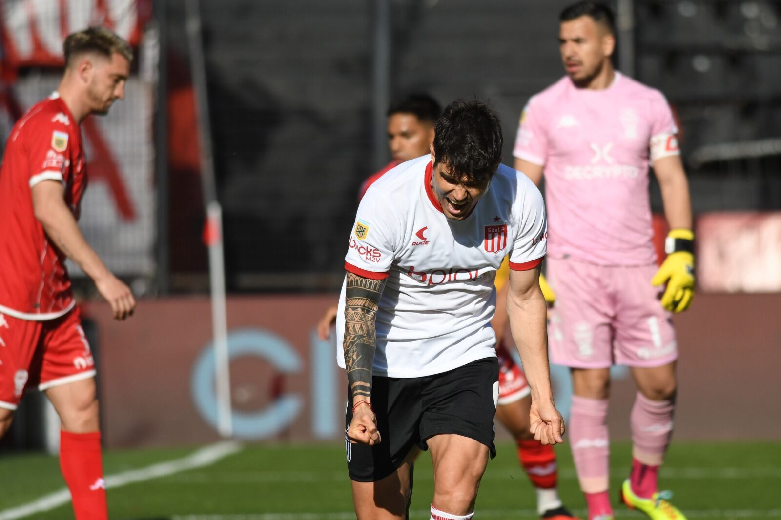 Zapiola festeja el primer gol de su equipo