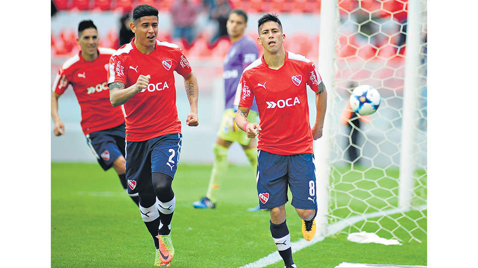 Meza festeja el gol del triunfo. La diferencia debió haber sido mayor.