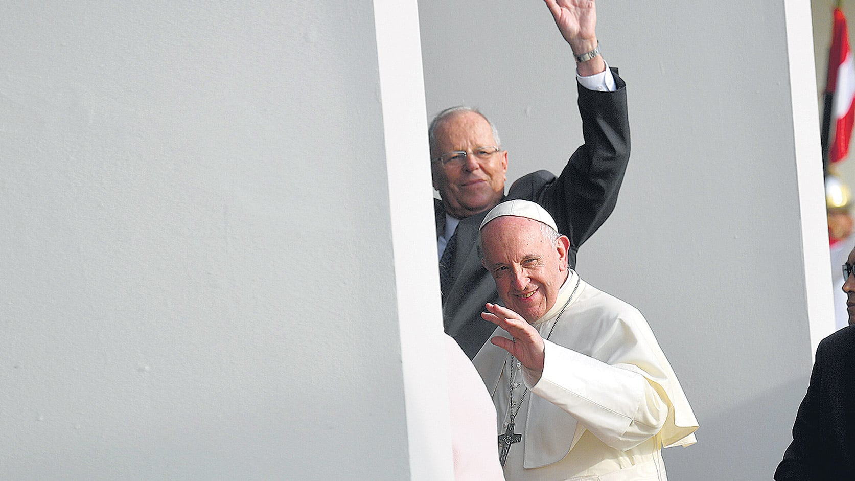 La agenda de Francisco incluye una reunión hoy con el alicaído presidente Kuczynski.