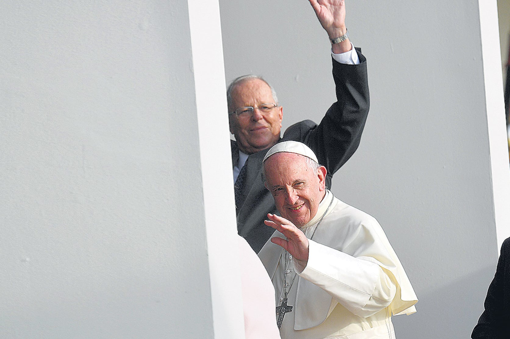 La agenda de Francisco incluye una reunión hoy con el alicaído presidente Kuczynski.