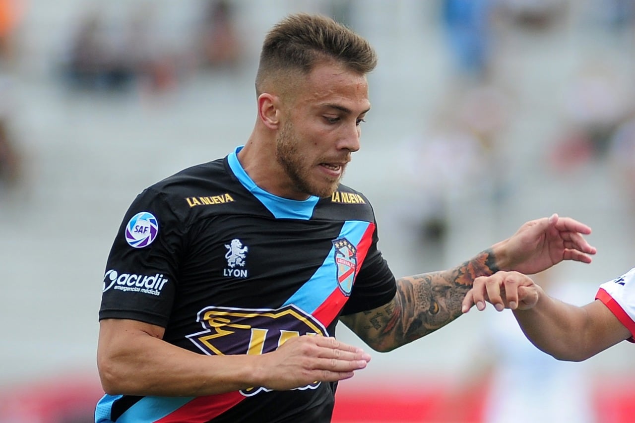 Ezequiel Piovi, con la casaca de Arsenal.