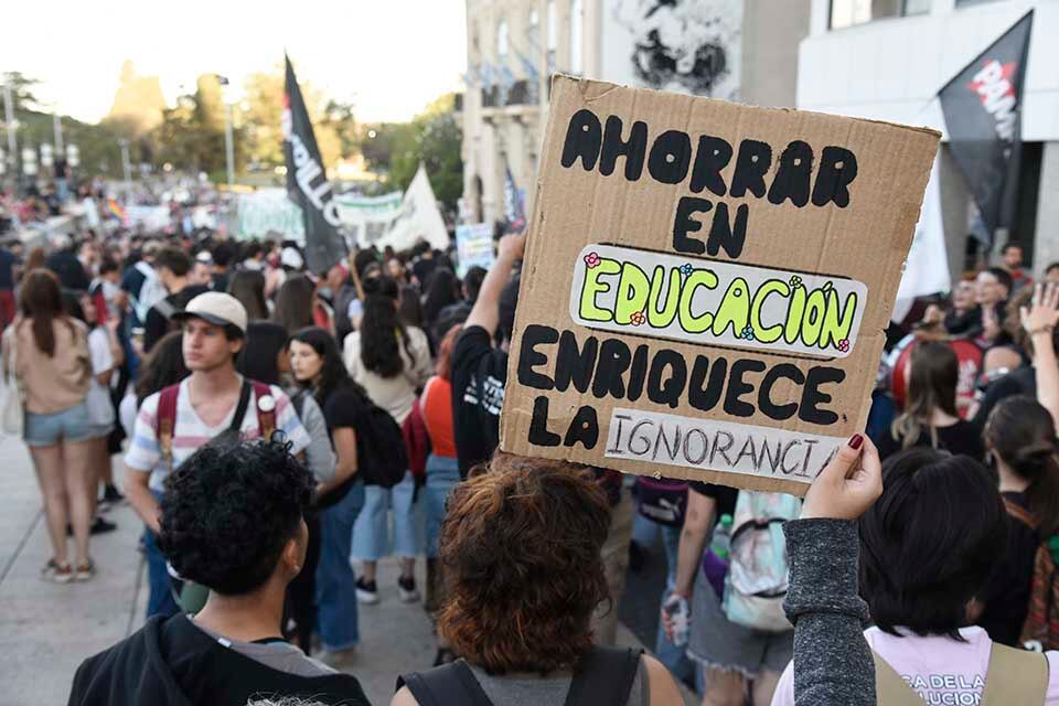 "El gobierno nos puso en la vereda de enfrente. Nos vamos a defender", dicen.