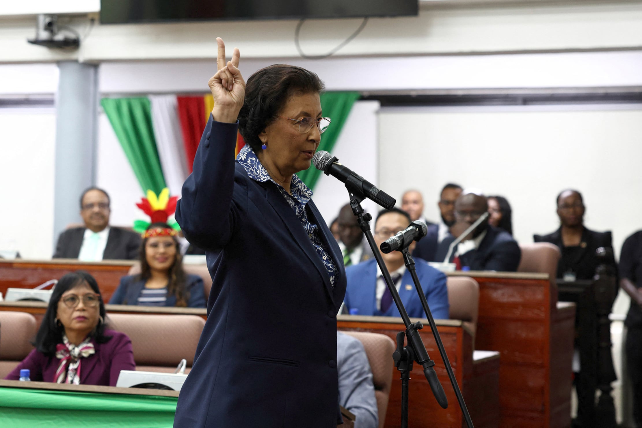 Geerlings-Simons pertenece al Partido Nacional Democrático, fundado por el exdictador Desi Bouterse