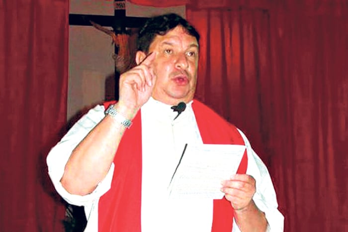 Al regreso de sus viajes, Escobar Gaviria les llevaba boxers de regalo a los monaguillos.