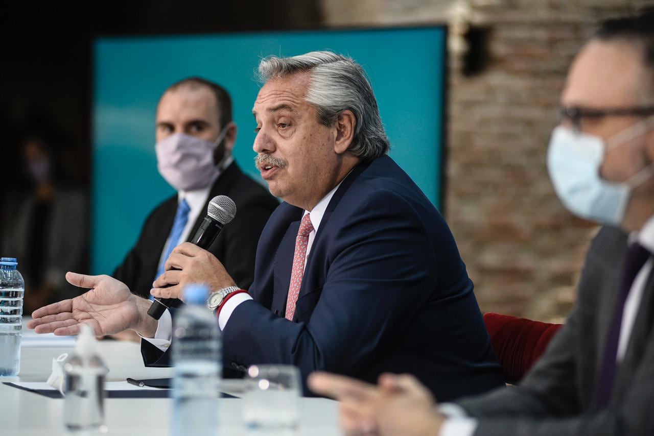 Fernández junto a Guzmán y Kulfas, en el anuncio del envío al Congreso de la ley. 