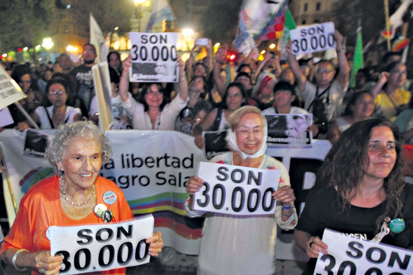 Uno de los mensajes importantes de la jornada es la reivindicación de los 30 mil desaparecidos.
