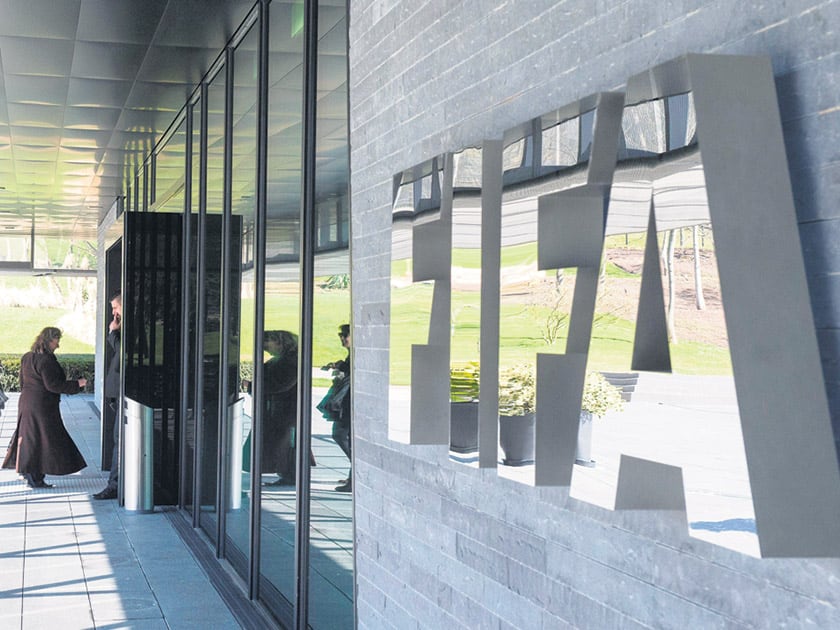 Las recomendaciones de Zurich embarran las canchas argentinas.