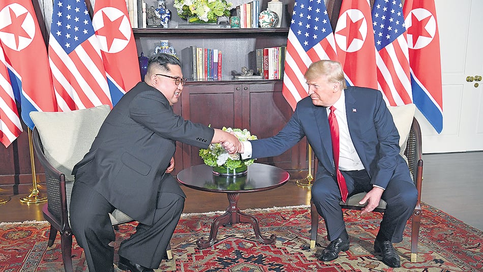 Kim Jong-un y Donald Trump se saludaron y sonrieron ante las cámaras previo a la reunión a solas.