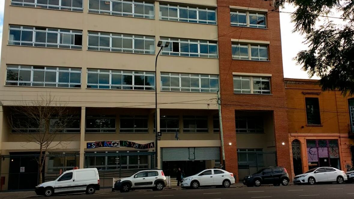 La Yrurtia está sin gas y tiene todavía la luz de obra.