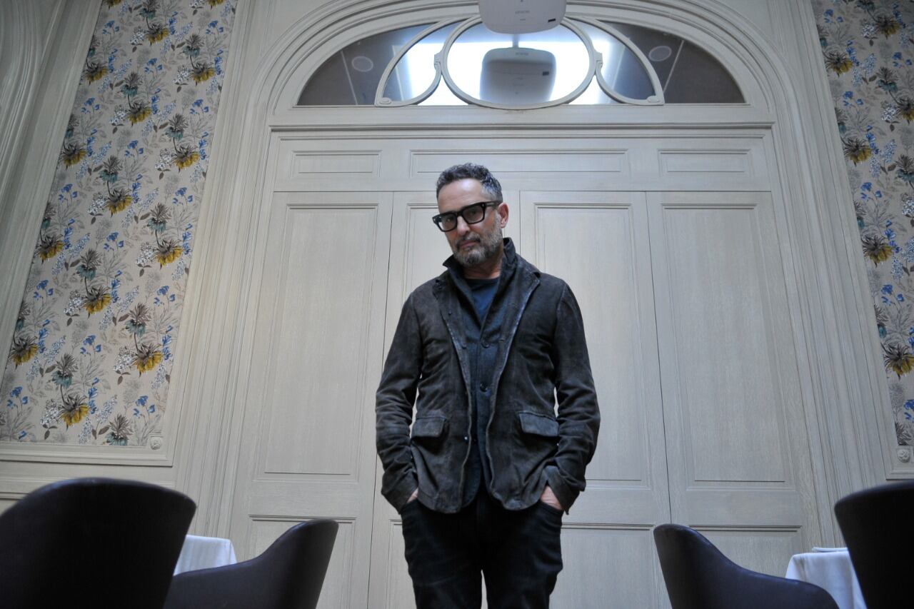 "Me gusta mucho generar primero un vacío para componer, intentar olvidarme de lo que me rodea y lo que sé." 