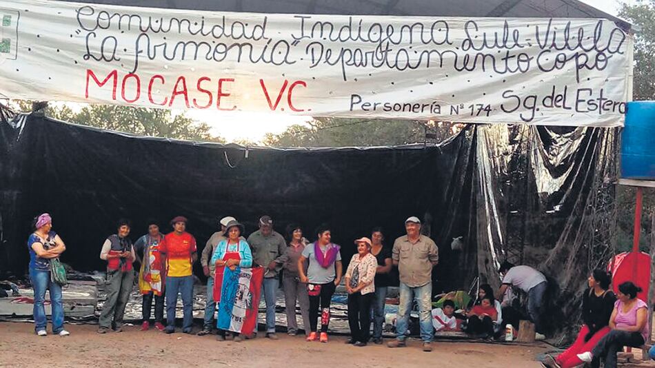 La Carpa Negra de la Resistencia, levantada por los integrantes de Mocase en reclamo de justicia.