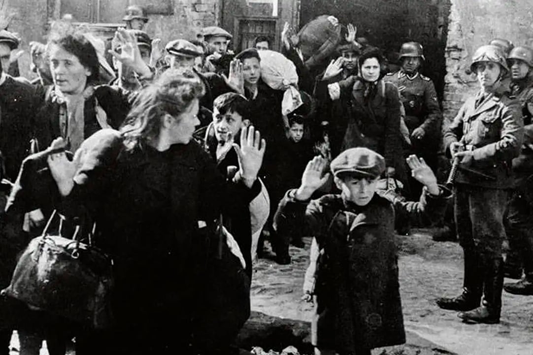 La rebelión en Ghetto de Varsovia comenzó el 19 de abril de 1943.