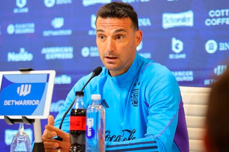 Scaloni nunca enfrentó a Bielsa como DT. Contra Uruguay, en cambio, suma tres triunfos y un empate