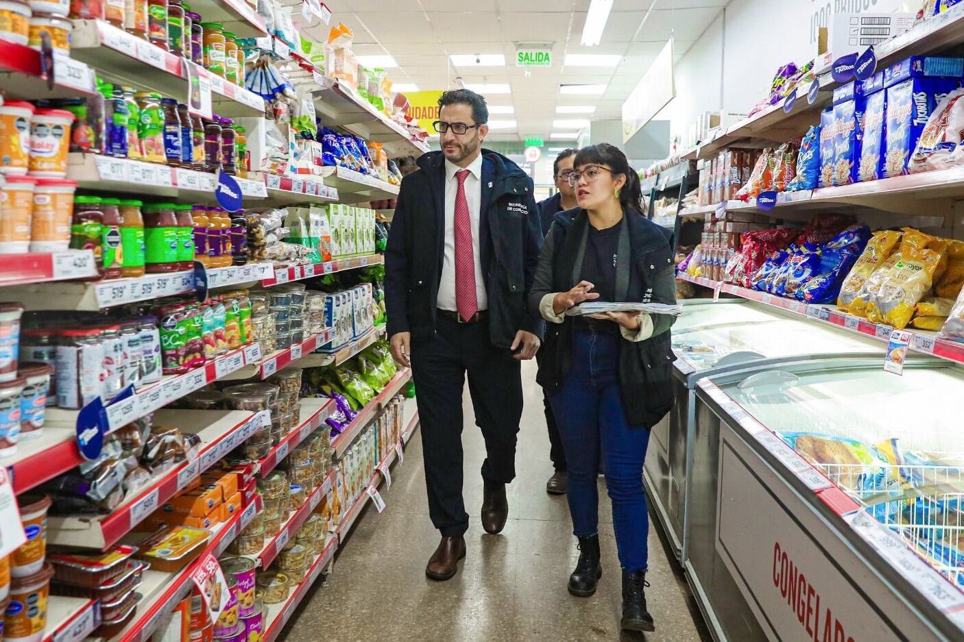 Matías Tombolini, secretario de Comercio, participando en operativos de control