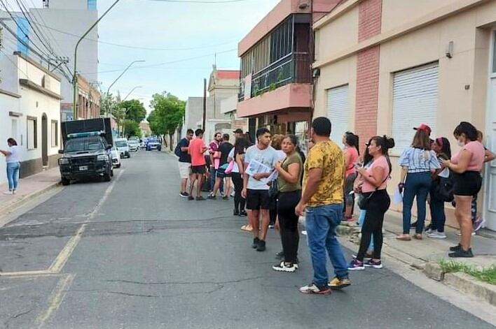 La marcha por Karina se detuvo en la Fiscalía.