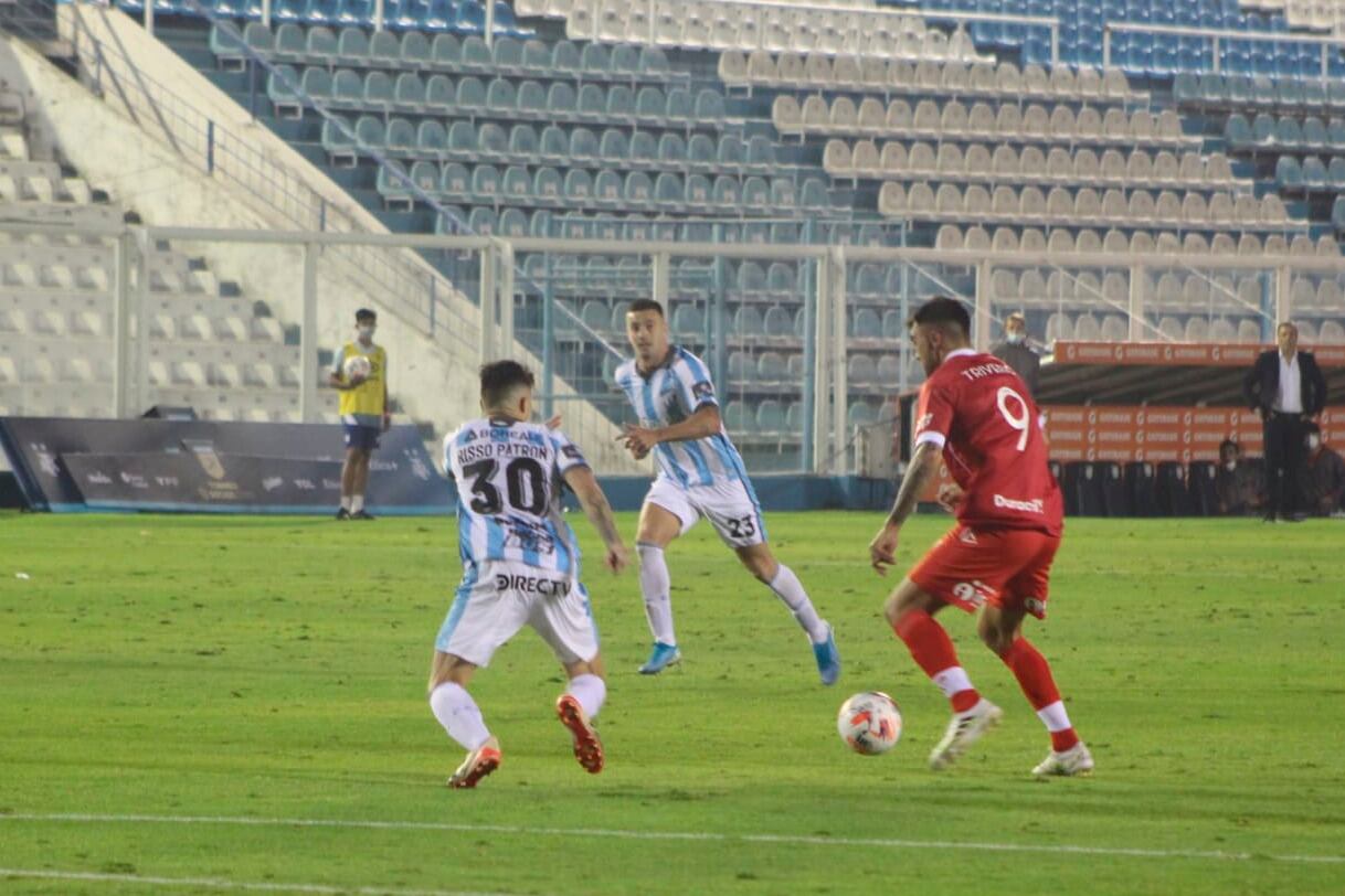 Triverio, de Huracán, busca escapar de la marca de Risso Patrón