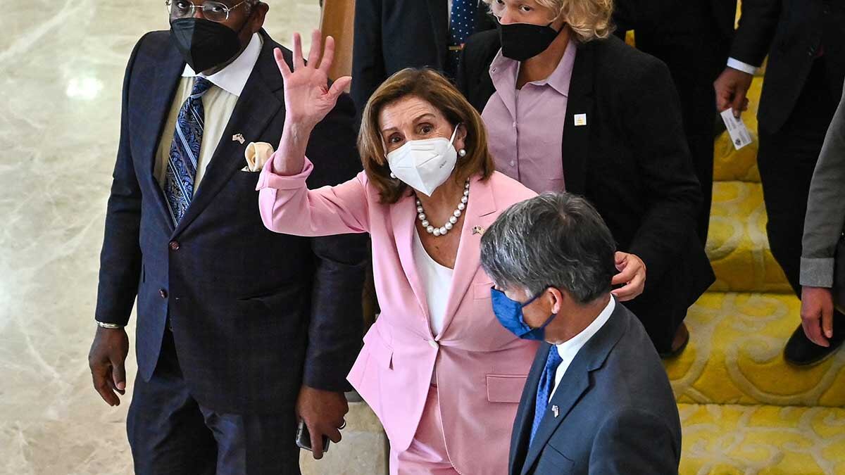 Nancy Pelosi continúa su gira por Asia. Imagen: AFP. 