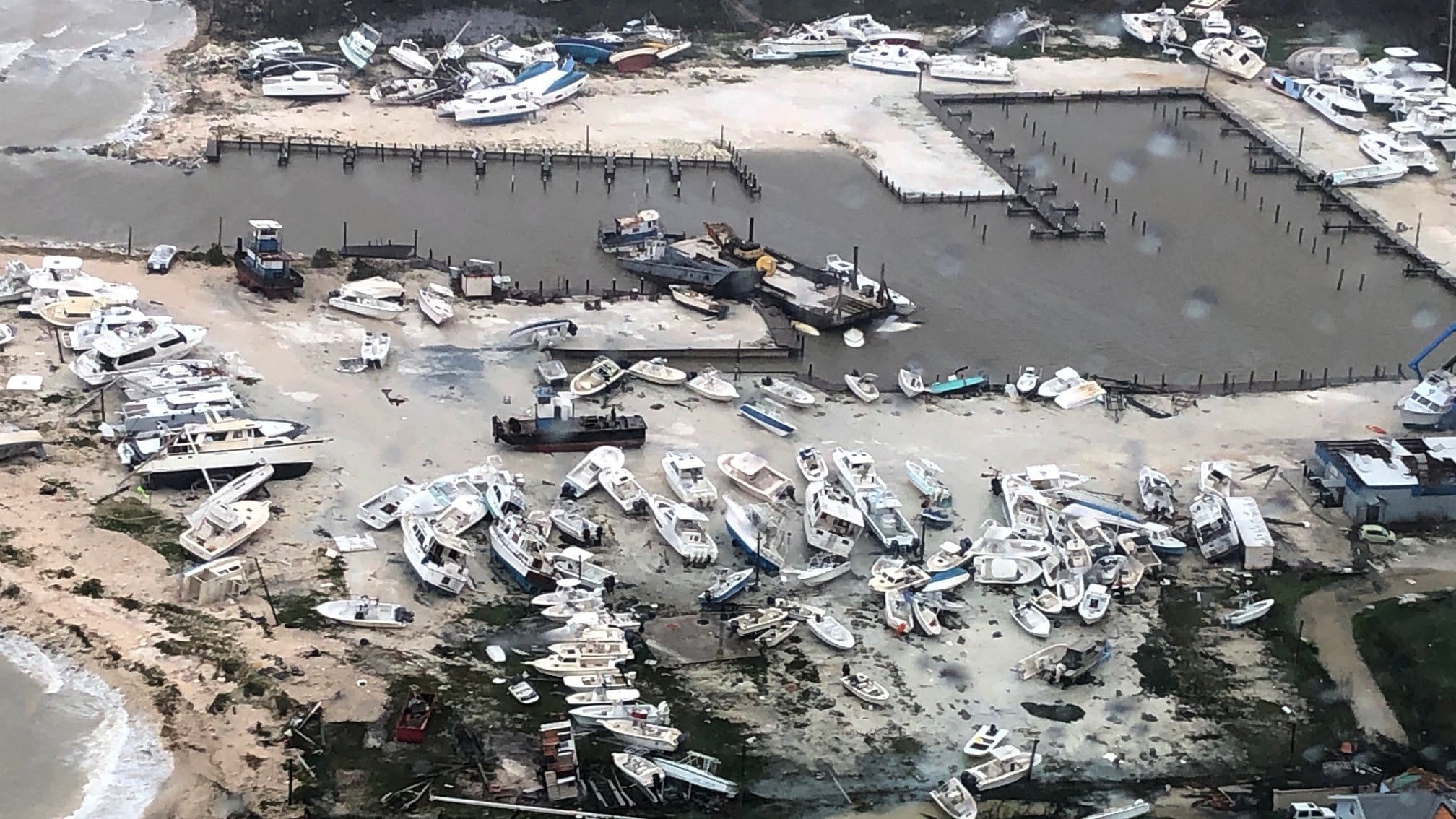 El Dorian barrió con lo que encontró a su paso.