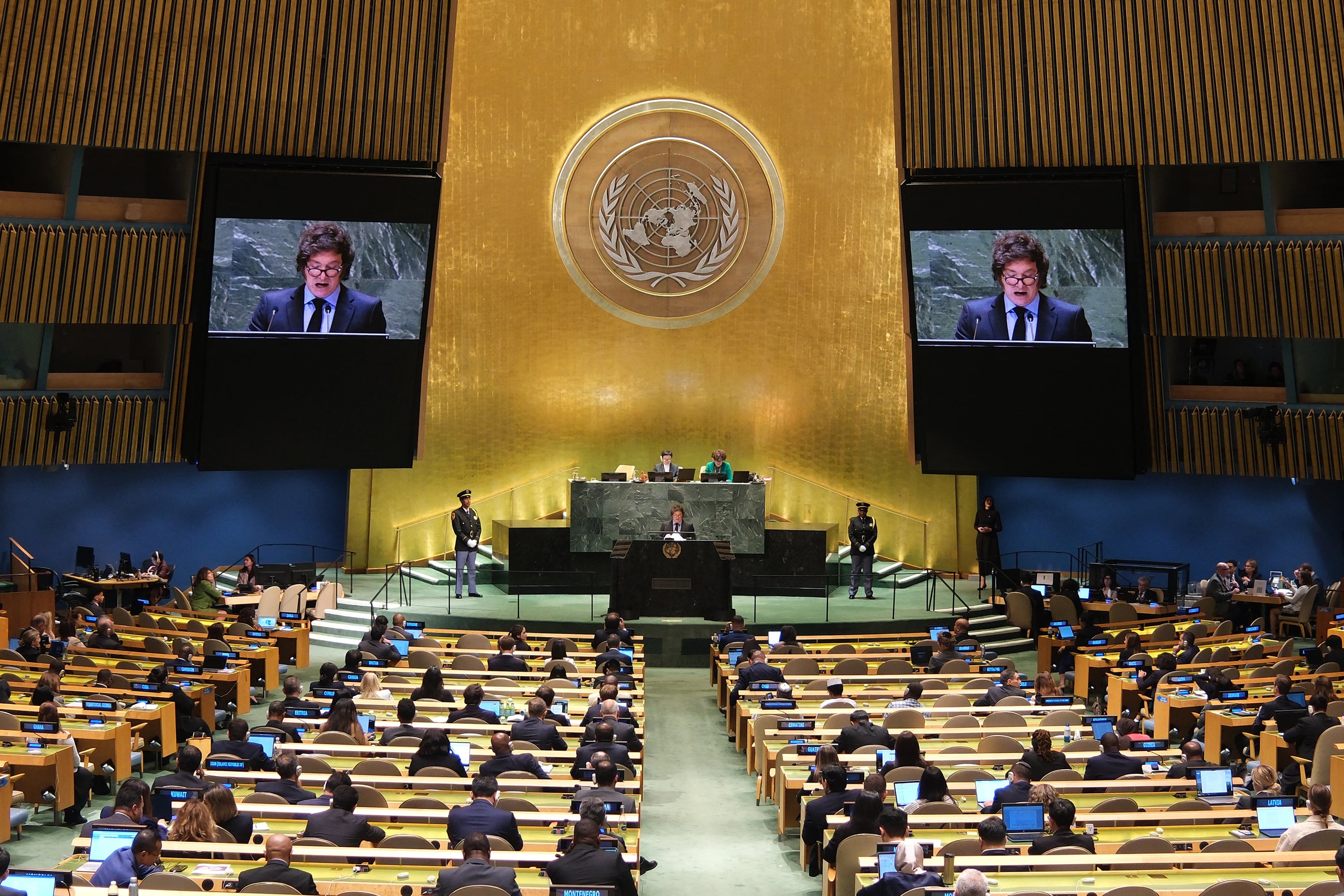 En un recinto con muchas butacas vacías, Milei acusó a las Naciones Unidas de haber tomado medidas de izquierda.