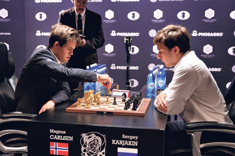 Carlsen, campeón, tras 20 días y 12 partidas parejas de ritmo clásico, con solo una victoria para cada uno.