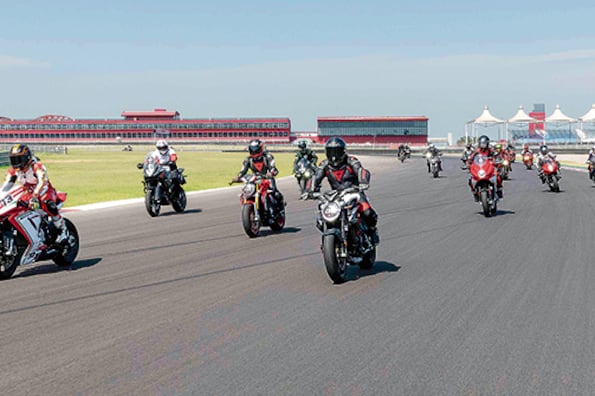 Foto de la largada del último día de competencia de los 800KM.