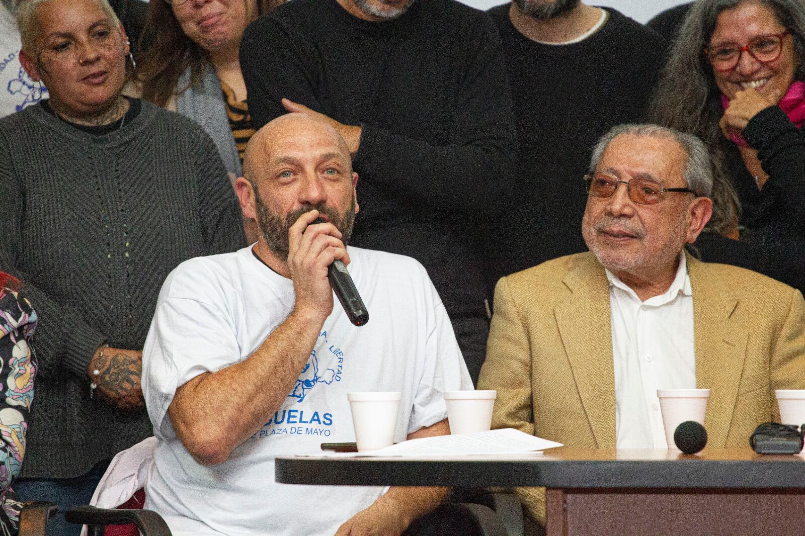 Miguel el "Tano" Santucho habla sobre su hermano recuperado junto a su padre, Julio.