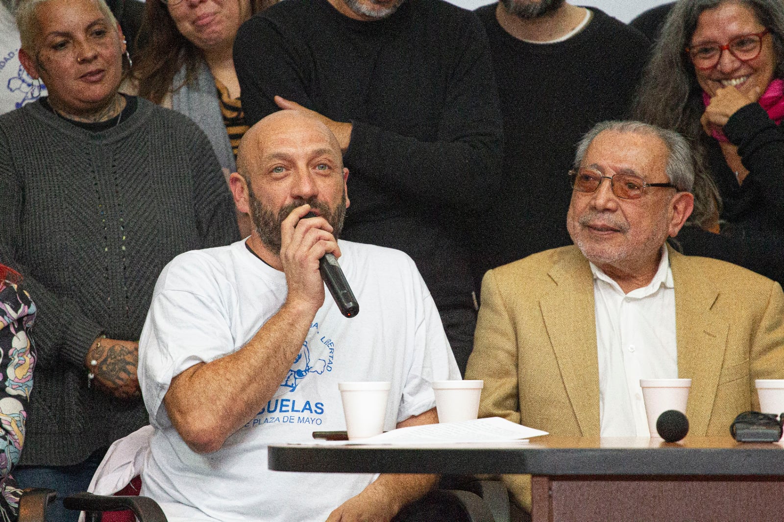 Miguel el "Tano" Santucho habla sobre su hermano recuperado junto a su padre, Julio.