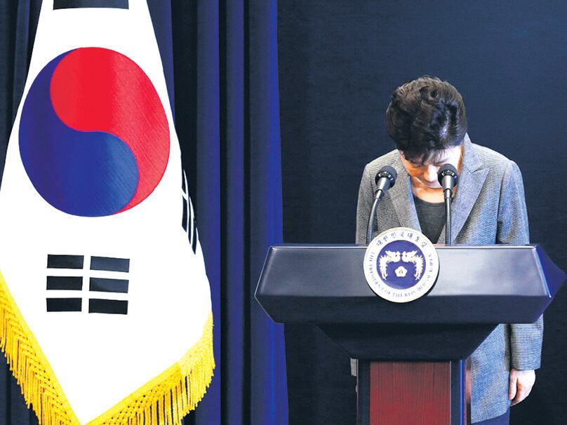 Park, aquí durante un discurso en noviembre del año pasado, fue destituìda ayer por un alto tribunal.