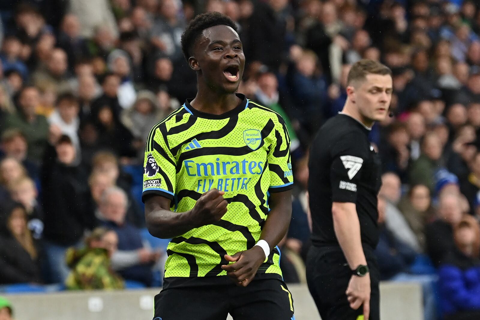 Saka abrió el camino del triunfo del puntero Arsenal