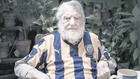 Bayer con la camiseta de Central, su club, aunque también admitía simpatizar con Colón.