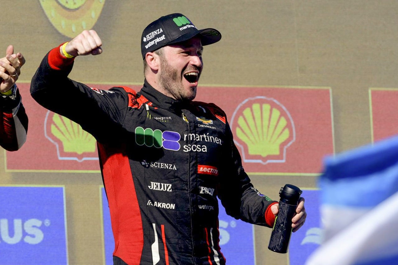 Canapino festeja en el podio de Rafaela