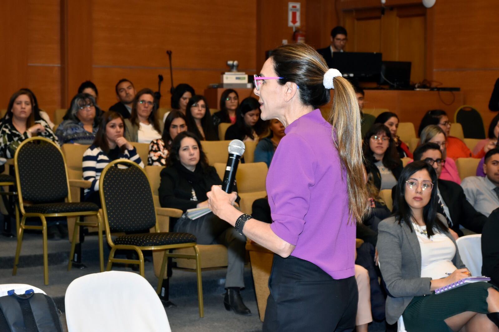 Marisa Herrera en el salón auditorio "Monseñor Angelelli y Mártires Riojanos" del Tribunal Superior de Justicia de La Rioja.