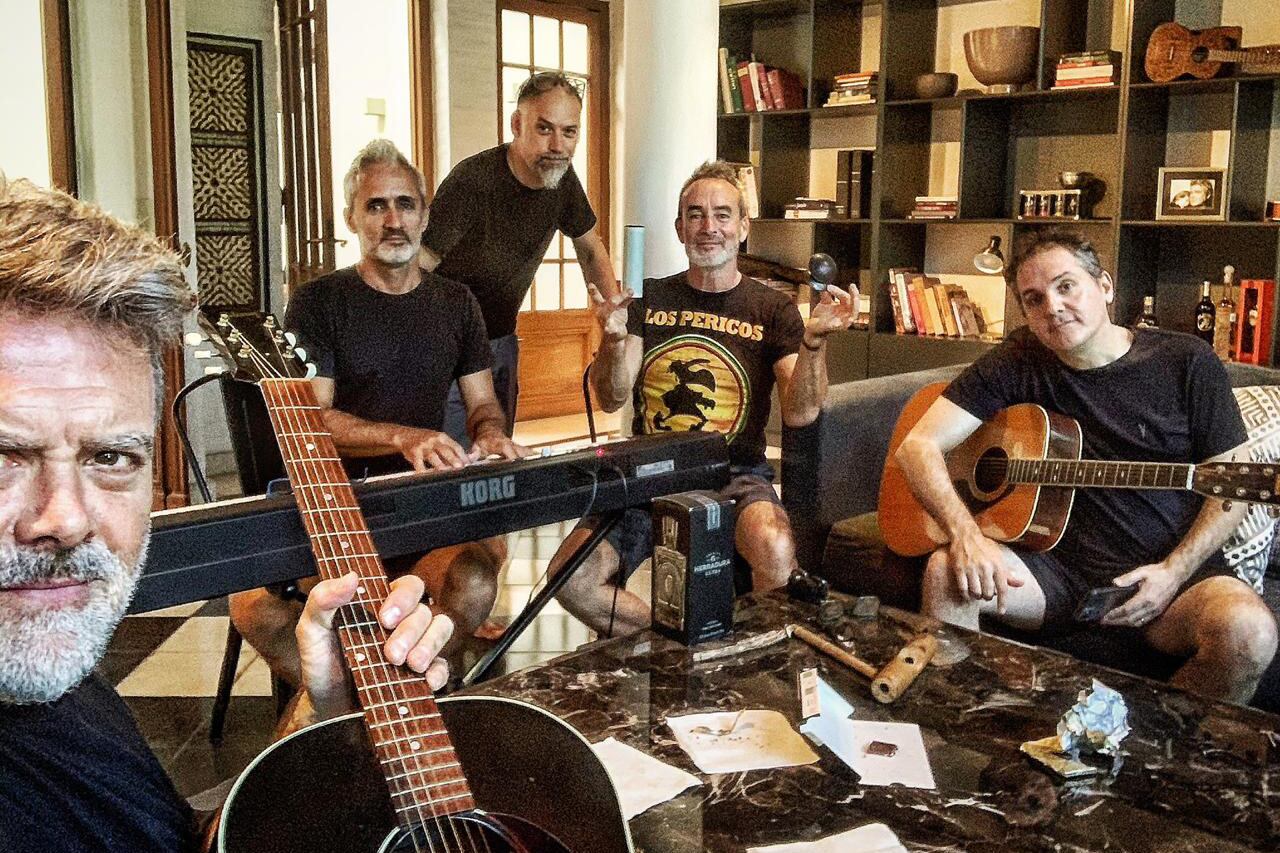 Los Pericos ya hicieron un acústico radial desde el living de Baleirón.