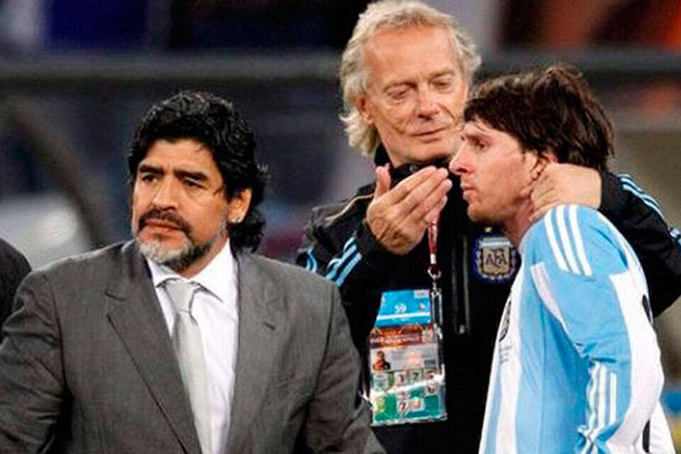 Signorini le da ánimo a Messi en el Mundial de Sudáfrica 2010. 
