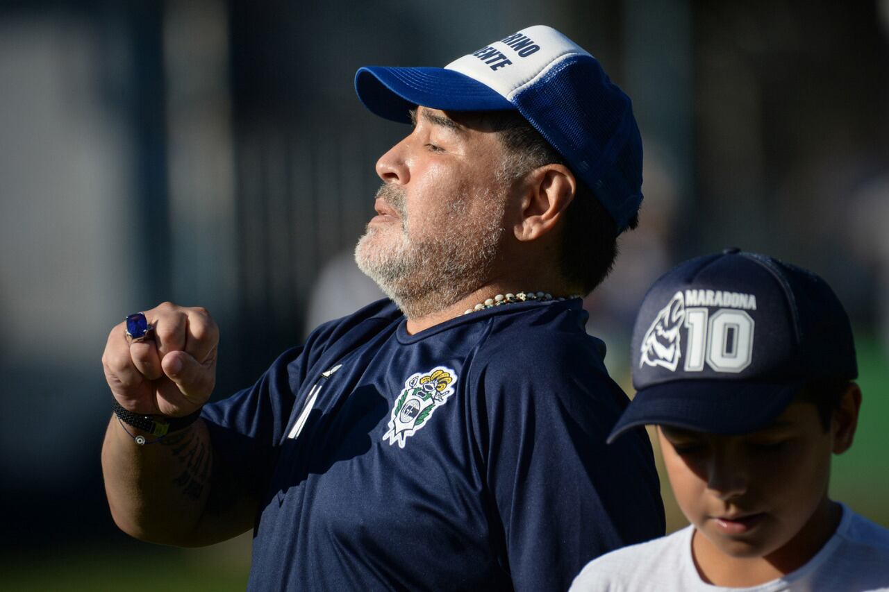 Diego Maradona, DT de Gimnasia.