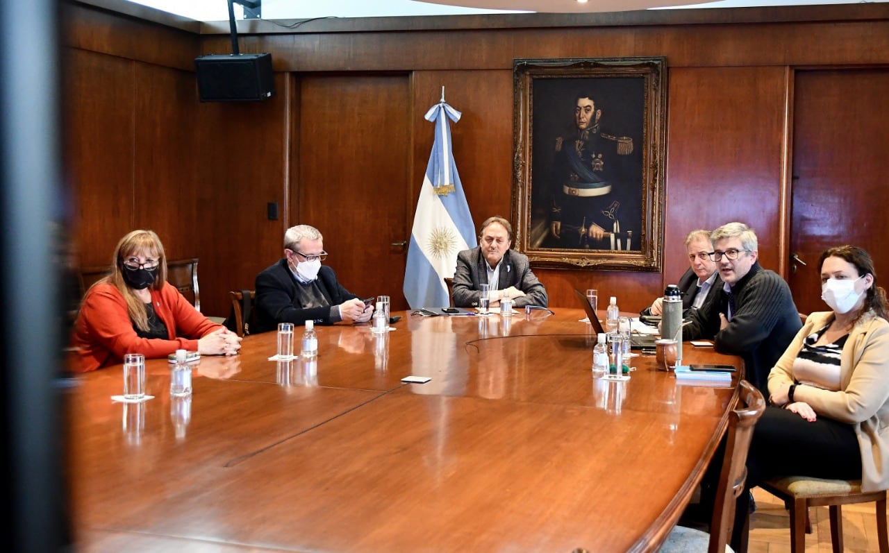 Se indicó que las dosis deberán ser administradas, por lo menos, 120 días después de completado el esquema de vacunación inicial. Foto: Ministerio de Salud de la Nación .