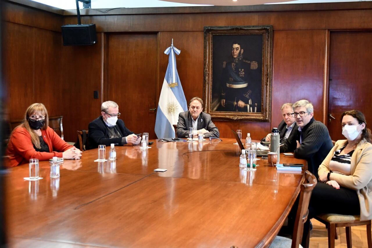 Se indicó que las dosis deberán ser administradas, por lo menos, 120 días después de completado el esquema de vacunación inicial. Foto: Ministerio de Salud de la Nación .