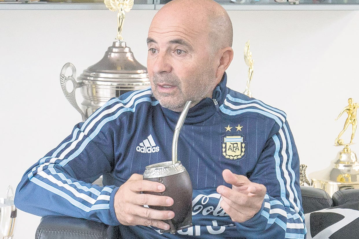 Pavón y Belluschi son dos debutantes en el ciclo de Sampaoli.