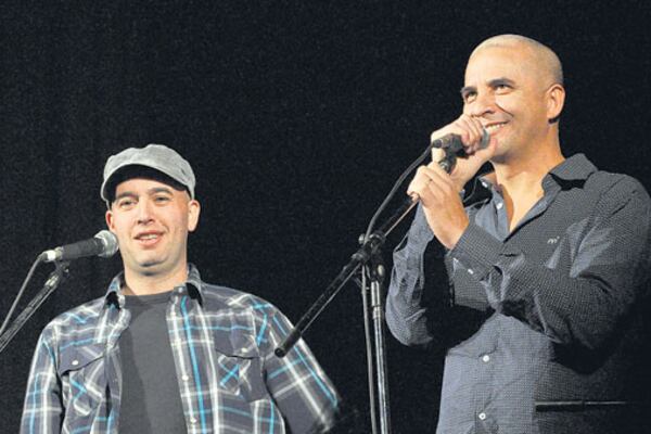 Muñoz y Bessio publicaron Cantor de esquina, Va cambiando la razón y Hasta el otro carnaval.