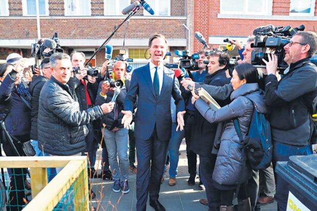 Rutte, ganador de las elecciones de Holanda, sin mucha razón para festejar.