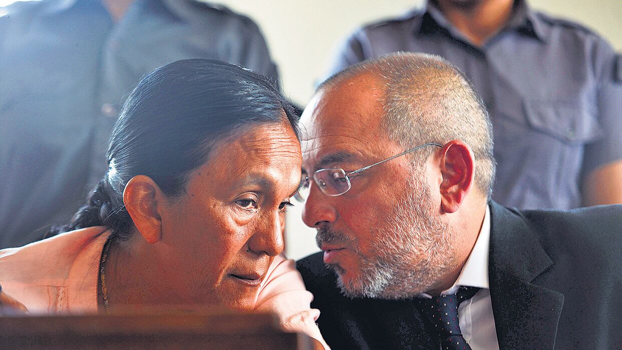 “Se ha demostrado que no soy culpable”, logró decir Milagro Sala mientras la sacaban agentes del servicio penitenciario.
