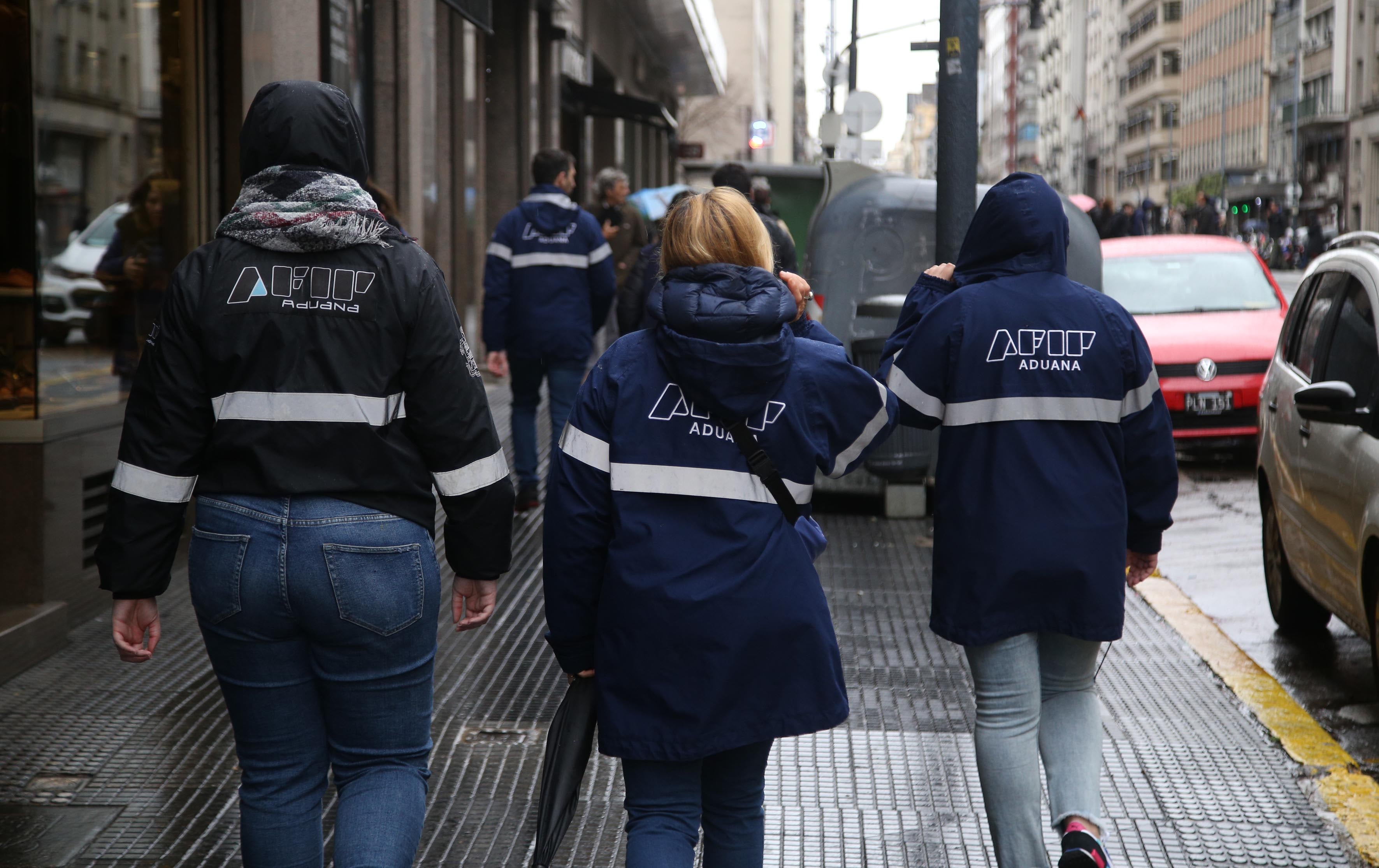 Trabajadores de la AFIP resisten ante el cierre del organismo y la ola de despidos. 