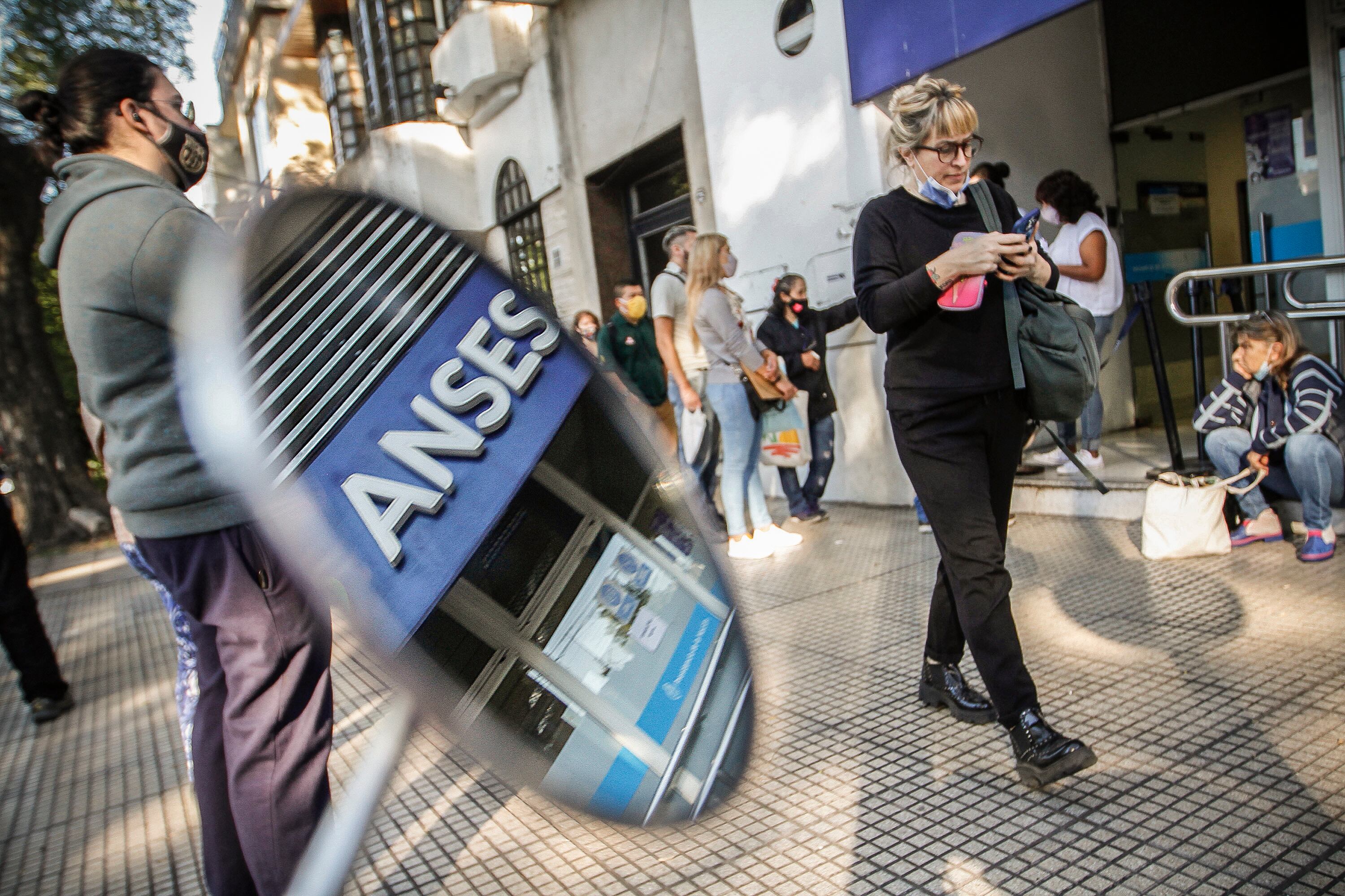 Comenzó la inscripción para el bono de refuerzo alimentario de Anses.