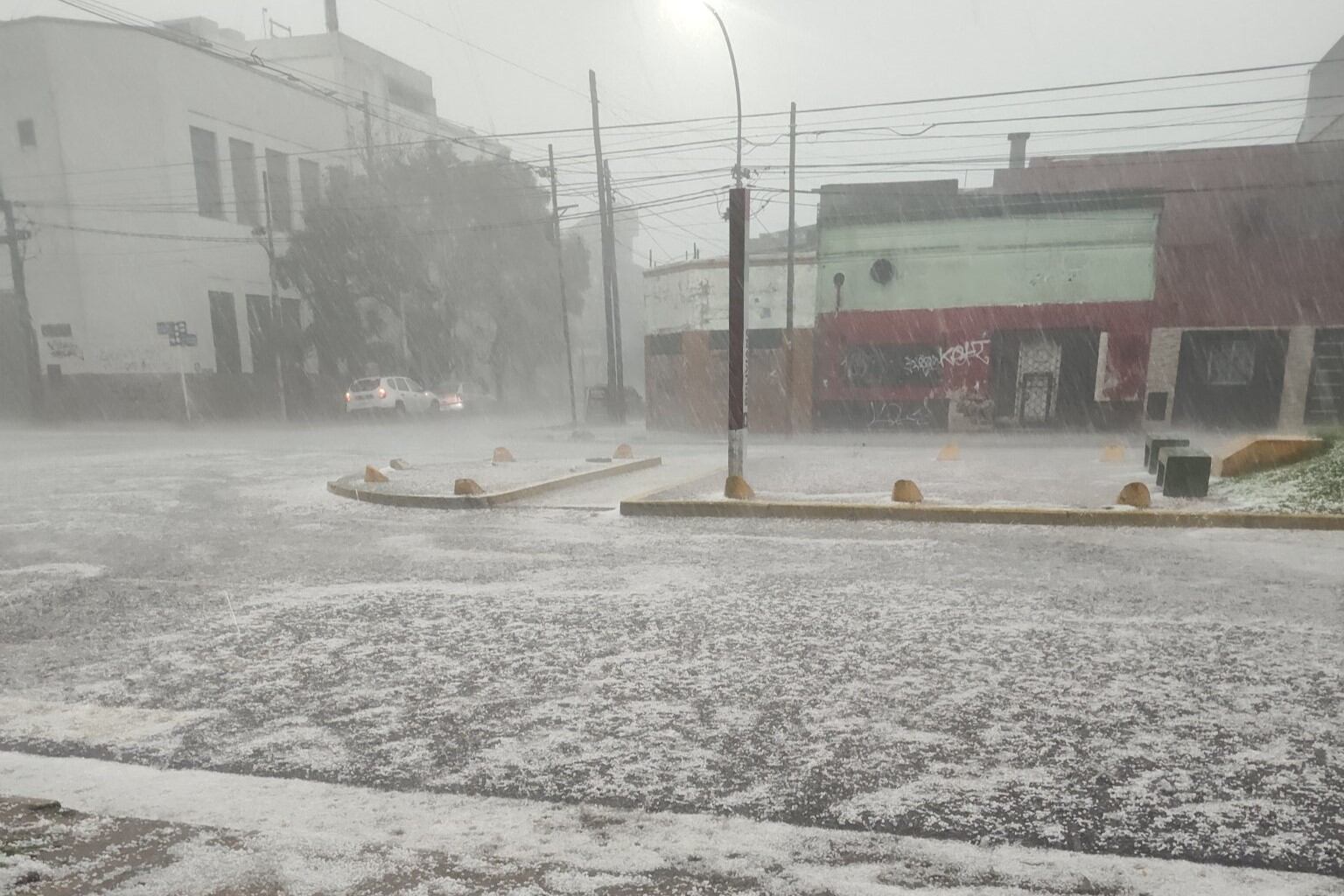 La intensidad del fenómeno superó lo previsto y generó preocupación entre los vecinos de distintas localidades del Área Metropolitana de Buenos Aires