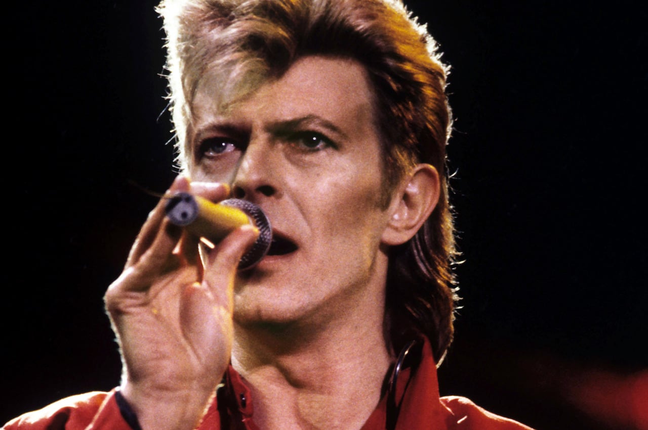 En 1947 David Robert Jones nace en Brixton, Gran Bretaña. Será universalmente conocido como David Bowie, uno de los artistás más polifacéticos de la segunda mitad del siglo XX.