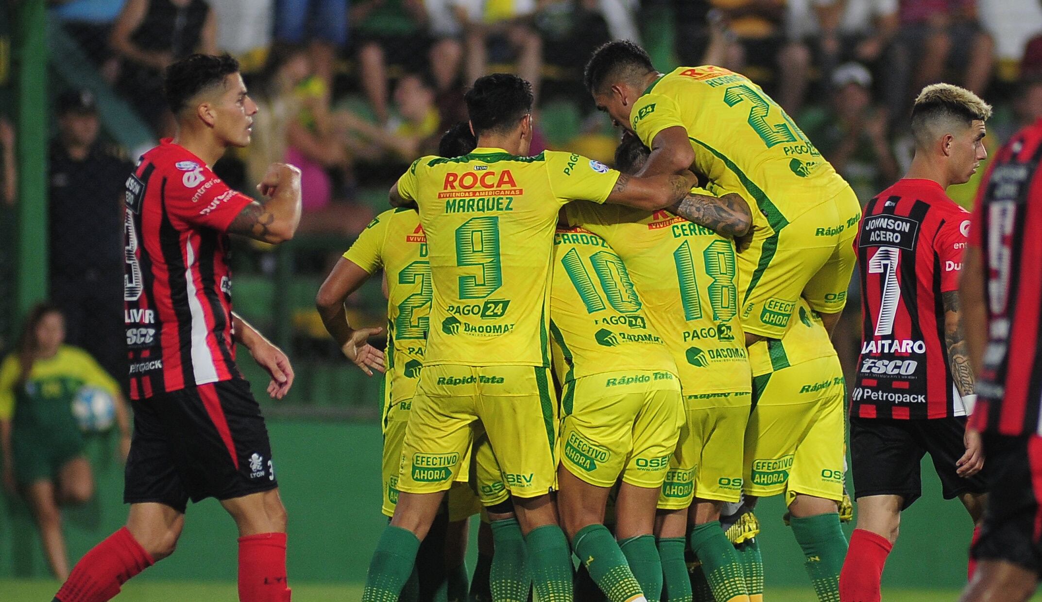 Todo Defensa y Justicia festeja en Florencio Varela.