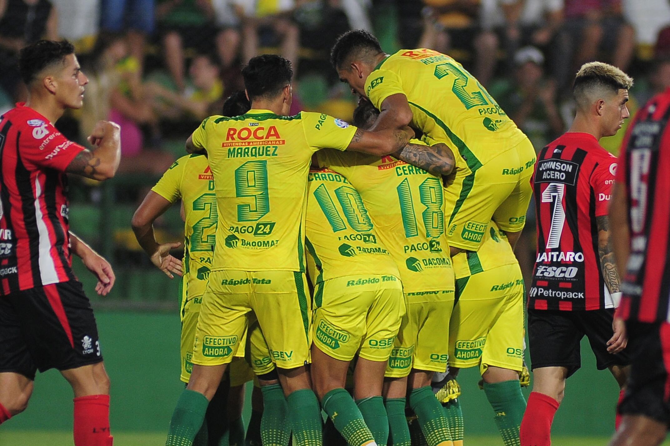 Todo Defensa y Justicia festeja en Florencio Varela.